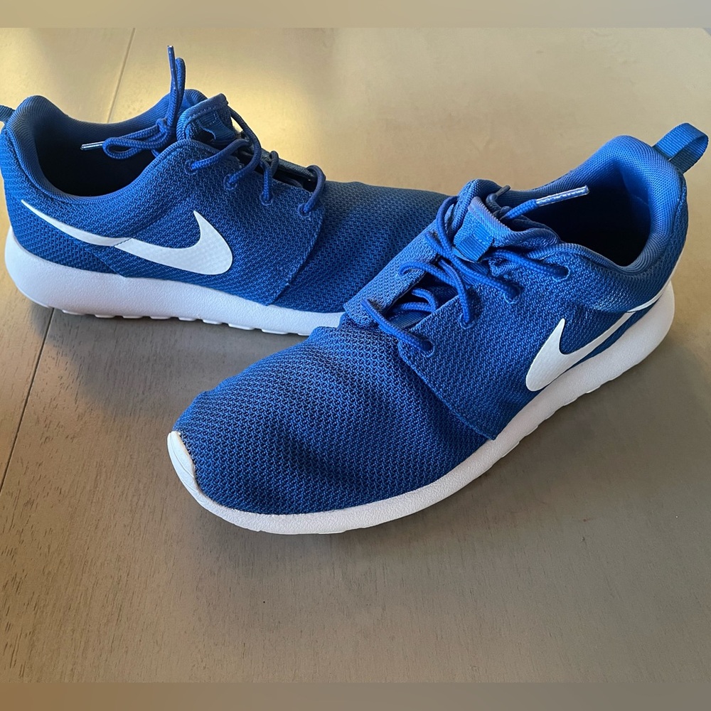 LIKE NEW Nike Roshe One